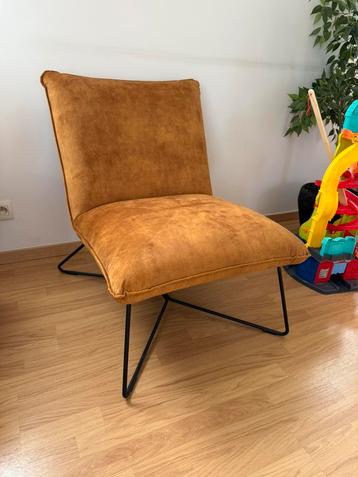 Comfortabele okerkleurige relaxstoel ! NIEUSTAAT beschikbaar voor biedingen