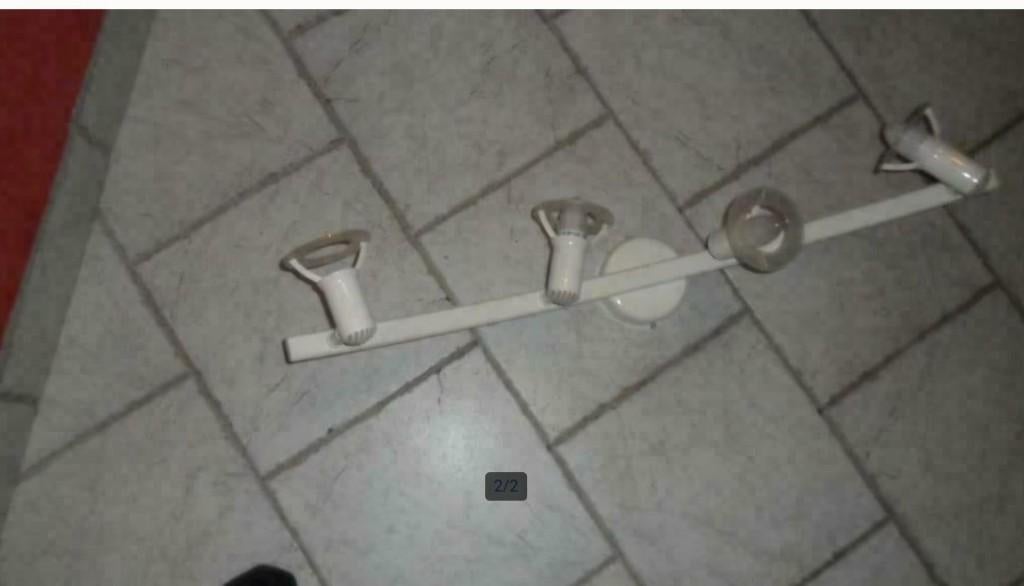 Une lampe avec 4 spots, Maison & Meubles, LED, Spot encastrable ou Spot mural, Enlèvement, Utilisé