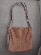 Nieuwe dameshandtas BOO, Enlèvement