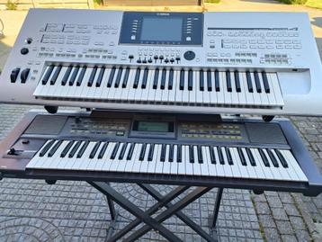 2 mooie keyboards met toebehoren. beschikbaar voor biedingen
