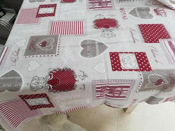 Nieuw en prachtig tafelkleed 80 x 80 uit Italië  beschikbaar voor biedingen