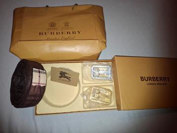 Kit ceinture double neuve MIXTE. BURBERRY. 300€/kit. BPOST