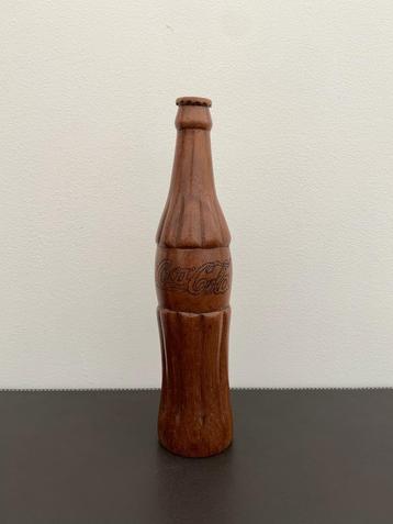 Antieke houten COCA COLA-fles beschikbaar voor biedingen