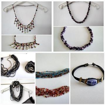 Colliers ras de coup & bracelets perles minérales /8€ le lot