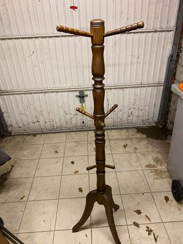 Kapstok hout beschikbaar voor biedingen
