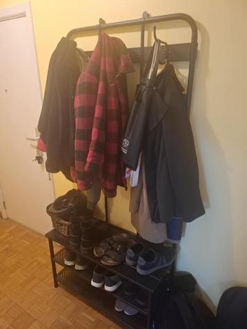 Kapstok- en schoenenrek beschikbaar voor biedingen