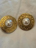 Vintage Givenchy vergulde clip-on oorbellen (imitatieparel), Handtassen en Accessoires, Oorbellen, Ophalen, Zo goed als nieuw