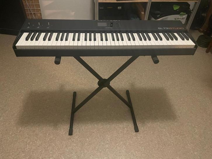 Studiologic SL73 gewogen midi keyboard met standaard, Muziek en Instrumenten, Midi-apparatuur, Zo goed als nieuw, Ophalen