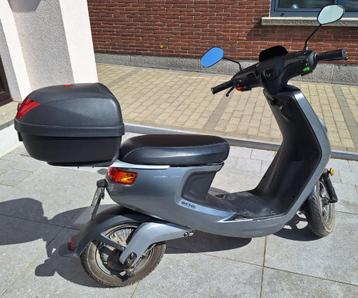 Scooter NIU Pro, Fietsen en Brommers, Ophalen, Elektrisch, Klasse B (45 km/u), Zo goed als nieuw