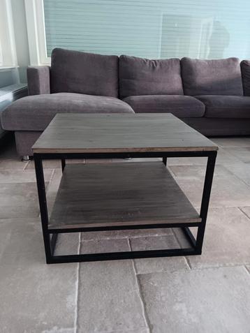 salontafel beschikbaar voor biedingen