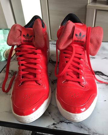 Sneakers Adidas Sleek series,lakleer- rood, maat 43 beschikbaar voor biedingen