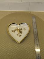 Hartvormig porseleinen schaaltje – goudrand– RZB, Enlèvement