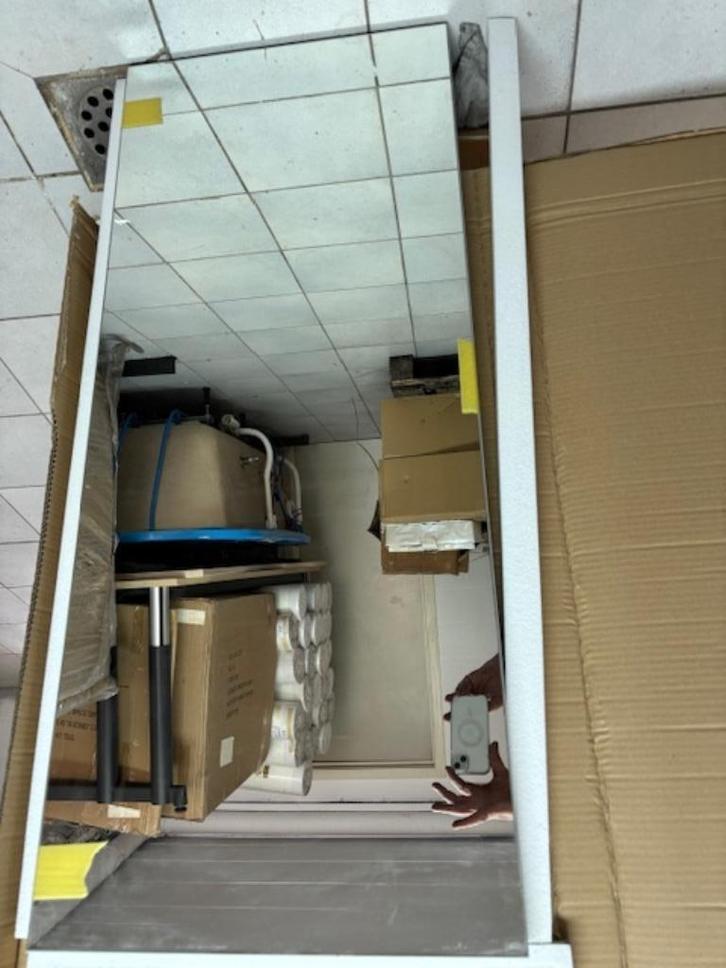 Sterke spiegel met frame- nieuw, Huis en Inrichting, Woonaccessoires | Spiegels, Nieuw, 50 tot 75 cm, 100 tot 150 cm, Rechthoekig