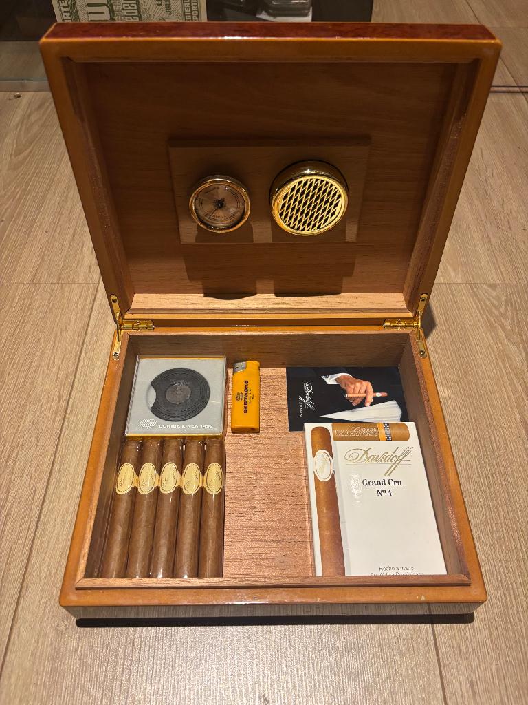 Humidor wortelhout, Verzamelen, Rookartikelen, Aanstekers en Luciferdoosjes, Gebruikt, Aansteker, Ophalen of Verzenden