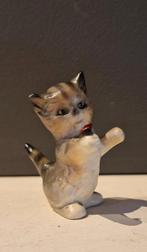 Goebel porselein beeldje kat met Lieveheersbeestje, Ophalen of Verzenden, Zo goed als nieuw
