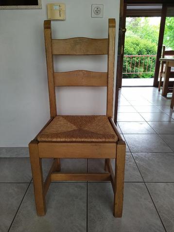 6 rustieke eiken stoelen met rieten zitting voor 80 € samen beschikbaar voor biedingen