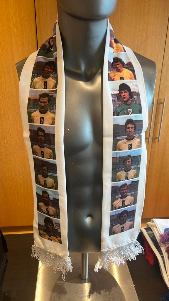 Oude sjaal SK Beveren Champion 78/79, Verzamelen, Sportartikelen en Voetbal, Gebruikt, Vaantje of Sjaal, Verzenden