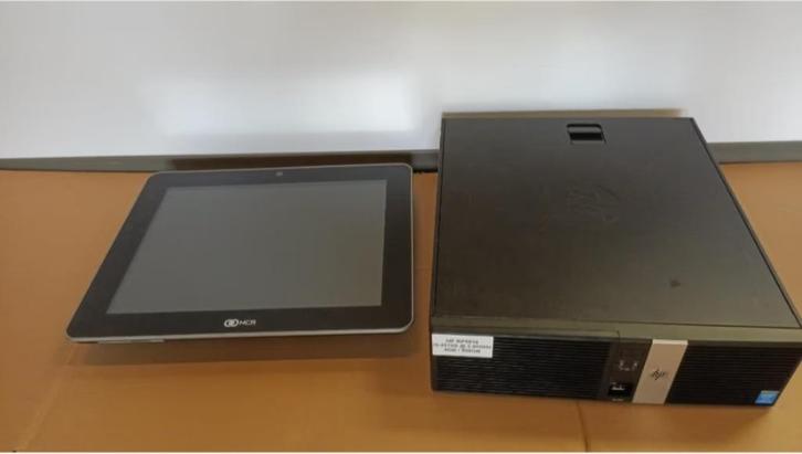 NCR 15 inch touchscreen met HP rp5800 pc i5 4GB mem 500GB HD, Computers en Software, Barebones, Gebruikt, Ophalen of Verzenden