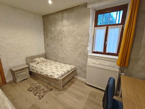 Gemeubileerde kamer voor 1 persoon, gedeeld appartement in V, Immo, Appartementen en Studio's te huur, Provincie Waals-Brabant