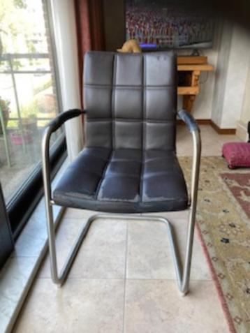 4 stoelen met overtrek beschikbaar voor biedingen