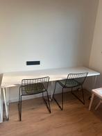 Witte bureau met 2 zwarte stoelen, Huis en Inrichting, Bureaus, Ophalen, Met wielen, Gebruikt, Bureau