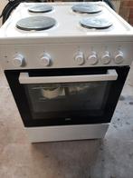 Beko elektrisch fornuis, amper gebruikt, Ophalen, Zo goed als nieuw