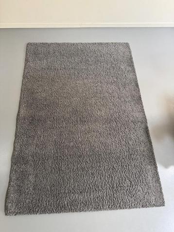 Tapijt langpolig antraciet grijs 133x195cm beschikbaar voor biedingen