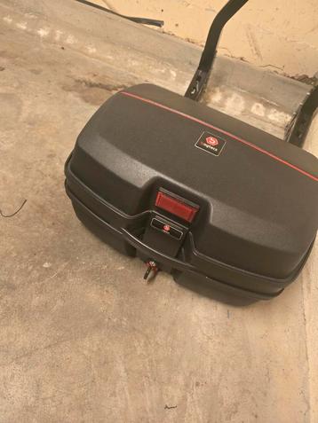 Topcase moto / scoter beschikbaar voor biedingen