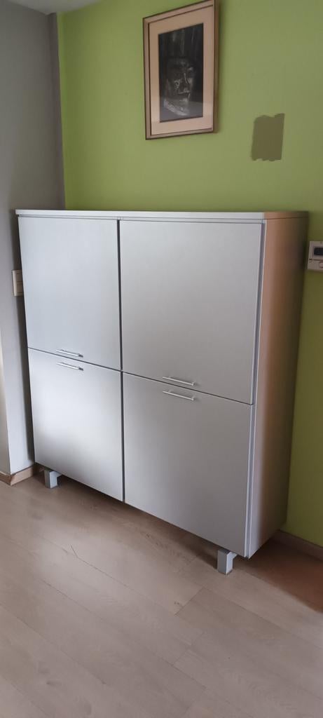 Kast en dressoir, Enlèvement