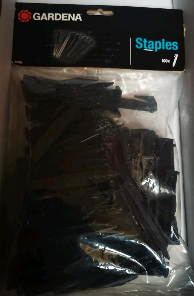 Gardena grensdraad staples / haringen 100 stuks nieuw, Tuin en Terras, Robotmaaiers, Nieuw, Ophalen of Verzenden