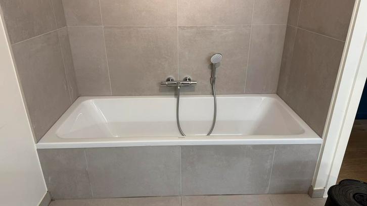 Badkuip duravit en mengkraan hans grohe met douchekop., Huis en Inrichting, Badkamer | Complete badkamers, Zo goed als nieuw, Ophalen