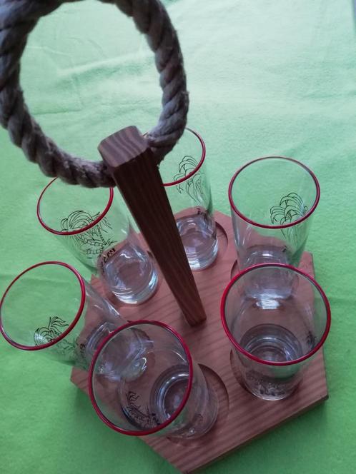 Houten plateau houder met passoa glazen, Verzamelen, Glas en Drinkglazen, Ophalen