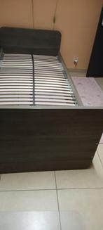 Eenpersoonsbed met lattenbodem (nachtkastje/commode), Ophalen, Matras