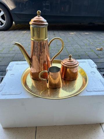 Koperen koffiesetje beschikbaar voor biedingen
