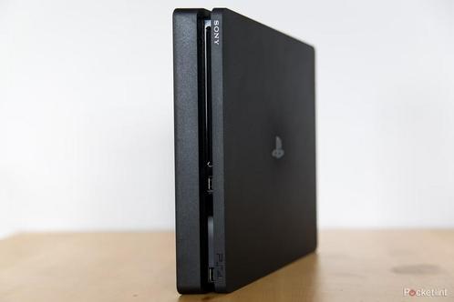 Playstation 4 met nacon controller, Consoles de jeu & Jeux vidéo, Consoles de jeu | Sony PlayStation 4, Comme neuf, Slim, 500 GB