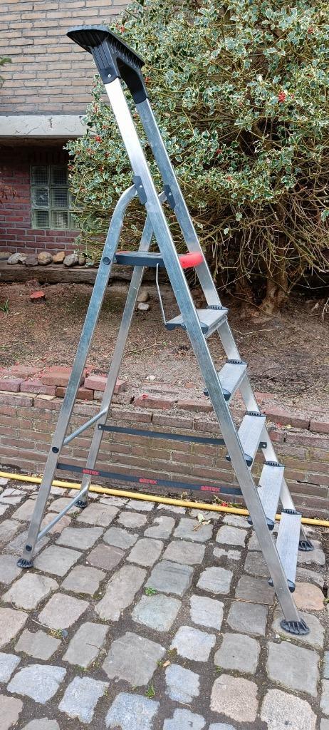 Altrex 6 traps ladder, Bricolage & Construction, Échelles & Escaliers, Comme neuf, Échelle, 2 à 4 mètres, Pliable ou rétractable/escamotable