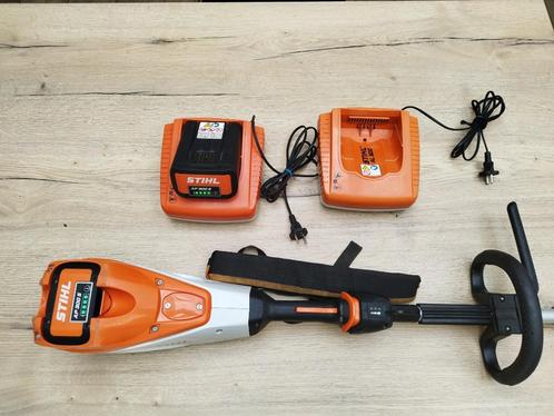 Combi Stihl KMA 135R + batterie Ap300S + chargeur AL500, Doe-het-zelf en Bouw, Gereedschap | Handgereedschap, Gebruikt, Ophalen
