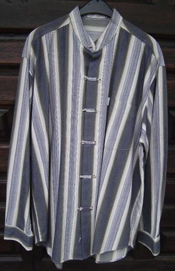 Heel mooi shirt met lijnen Maat: 50/52 beschikbaar voor biedingen