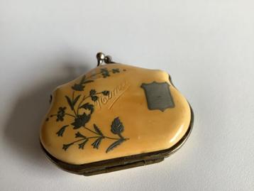 Antiek celluloid beursje ingelegd met zilver en parelmoer beschikbaar voor biedingen