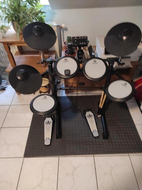 Elektrische drumstel van Fazley met versterker., Muziek en Instrumenten, Drumstellen en Slagwerk, Zo goed als nieuw, Ophalen