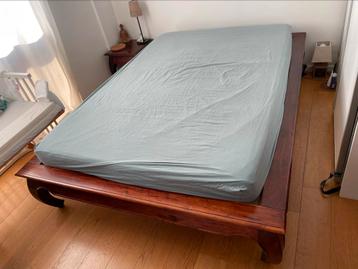 Massief houten bed voor matras van 1,40 x 2 m beschikbaar voor biedingen