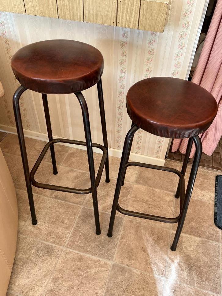 Antieke Café Barkrukken 3 stuks, Huis en Inrichting, Barkrukken, Gebruikt, 90 cm of meer, Leer, Metaal, 3 krukken, Met voetsteun