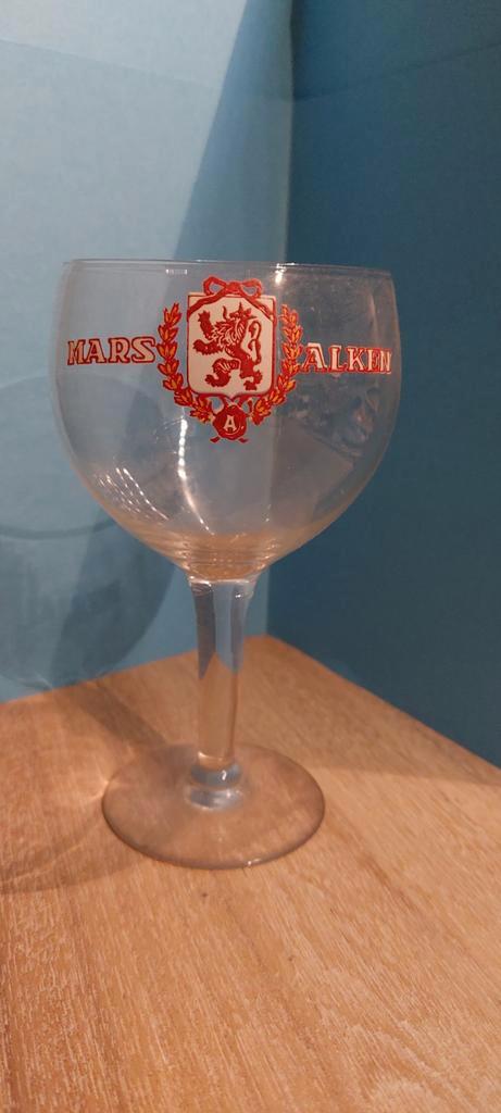 Mars glaasje op voet ,  Cristal  Alken, Verzamelen, Biermerken, Ophalen of Verzenden