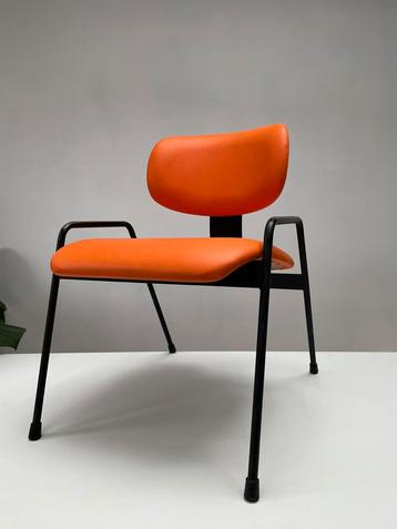 Vintage design stoel easy chair beschikbaar voor biedingen