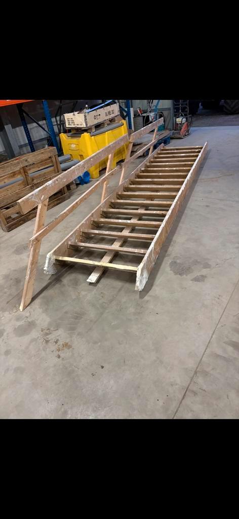 Stevige werf trap, Doe-het-zelf en Bouw, Ladders en Trappen, Zo goed als nieuw, Trap, Ophalen