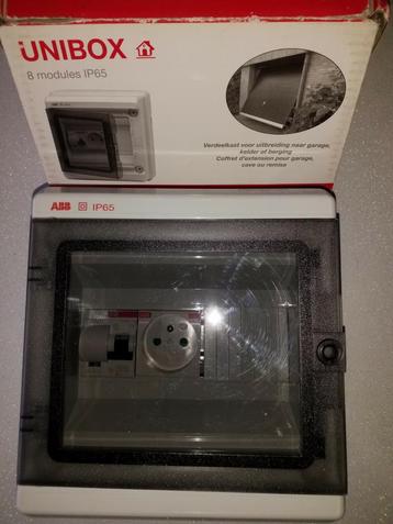 Coffret UNIBOX 8 modules , IP 65 ,  beschikbaar voor biedingen