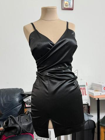 Robe de soire beschikbaar voor biedingen