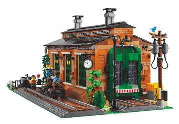 LEGO - Old Train Engine Shed