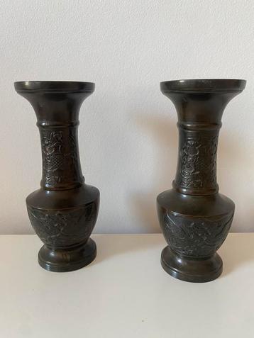 Paar Chinese bronzen vazen beschikbaar voor biedingen
