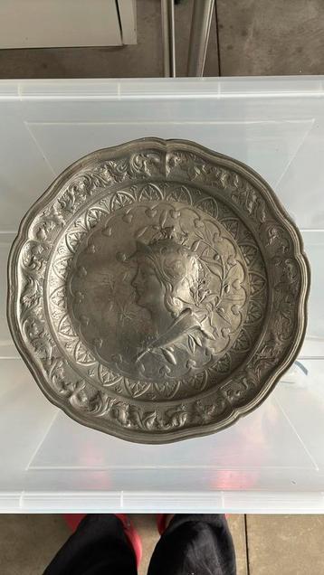 Tinnen bord - 800 gram zwaar beschikbaar voor biedingen